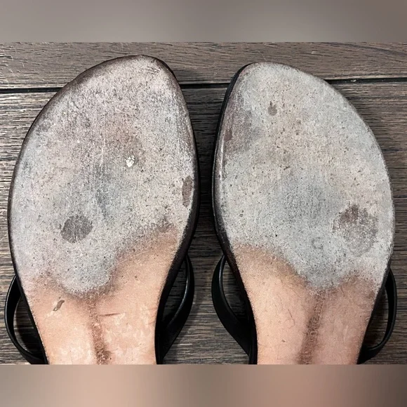 Manolo Blahnik Black Leather Bow Accents Sandals size 37 Women’s US size 7 - Picture 11 of 12